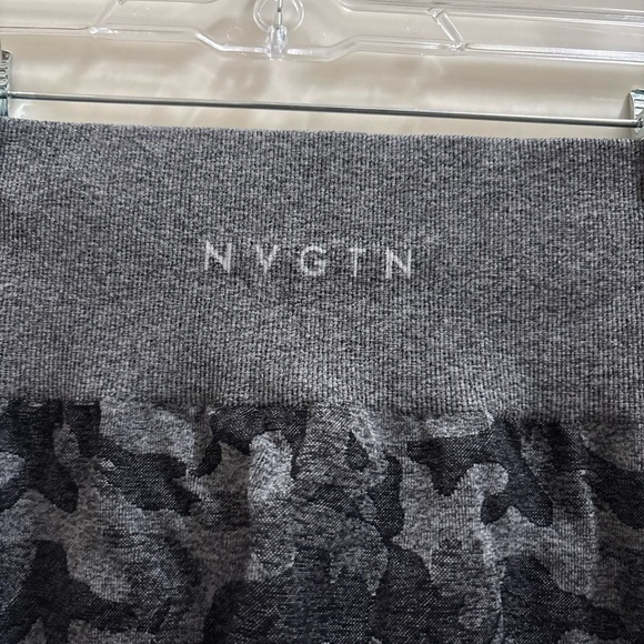 NVGTN Camo Seamless Gray Ribbed Camouflage Printed Leggings Medium 23” - Picture 3 of 4